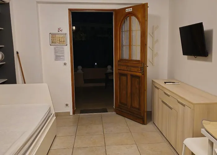 Meuble-juan Pins-logt3 Apartment